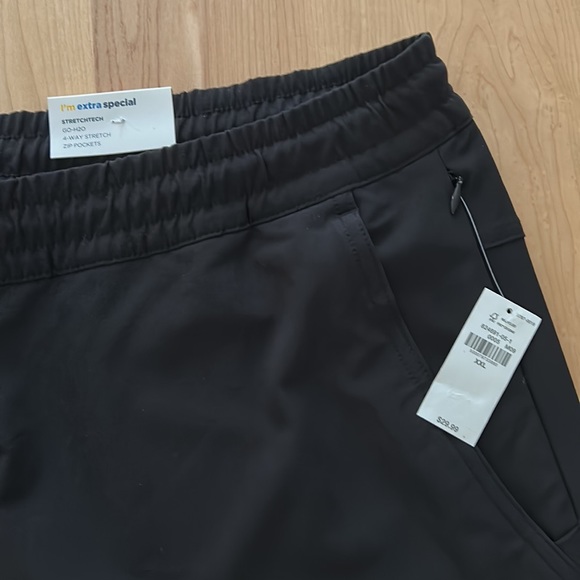 Men’s Shorts - Picture 2 of 3